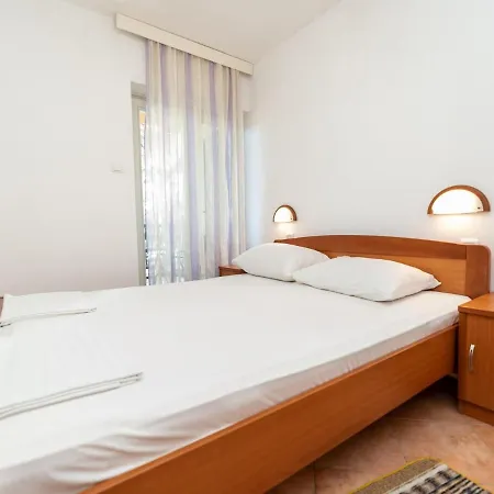 Appartamento Kozarica In Pakostane, Prime Location On The Beach